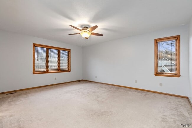 Building Photo - 3293 Greenleafe Dr