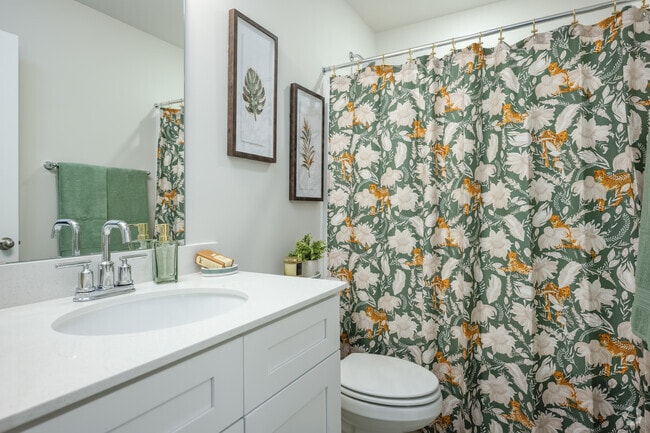 3BR, 2.5BA - 1735SF - Bathroom