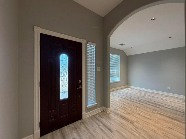 Photo - 19438 Nasworthy Dr