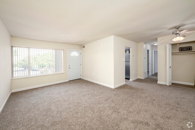 2 habitaciones, 2 baños, 798 pies cuadrados, sala de estar