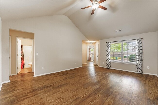 Photo - 530 Lasso Ln