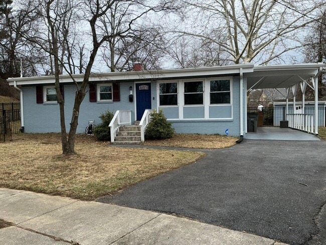 Building Photo - Fully updated 4BR 3BA single family rambler in Twinbrook Forest