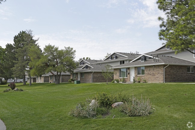 Boulder Pines Apartments