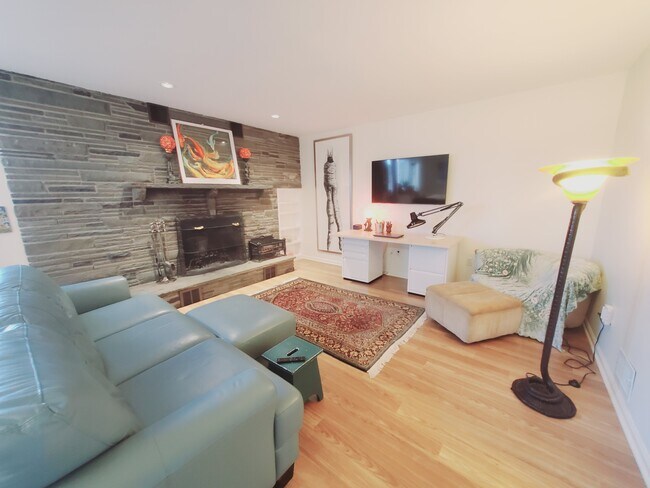 Photo - 55 Whitmore Ln Unit 1