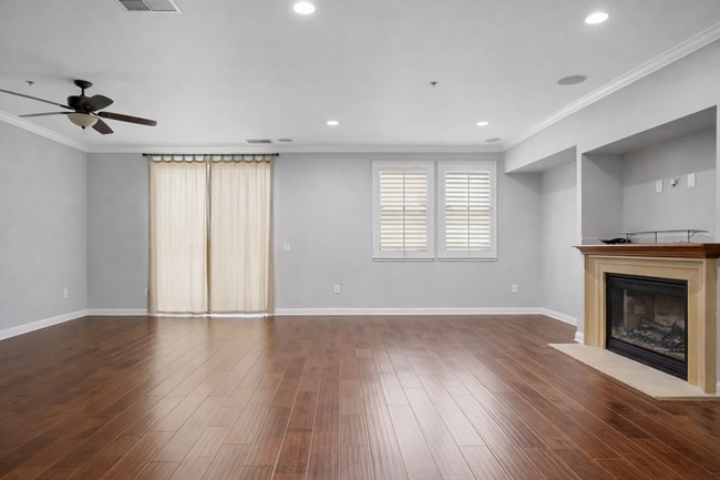 Photo - Wonderful 2 Story 3 bedroom Condo walking distance to Victoria Gardens Mall.