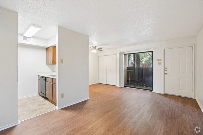 1BR, 1BA - 650SF - Living Room