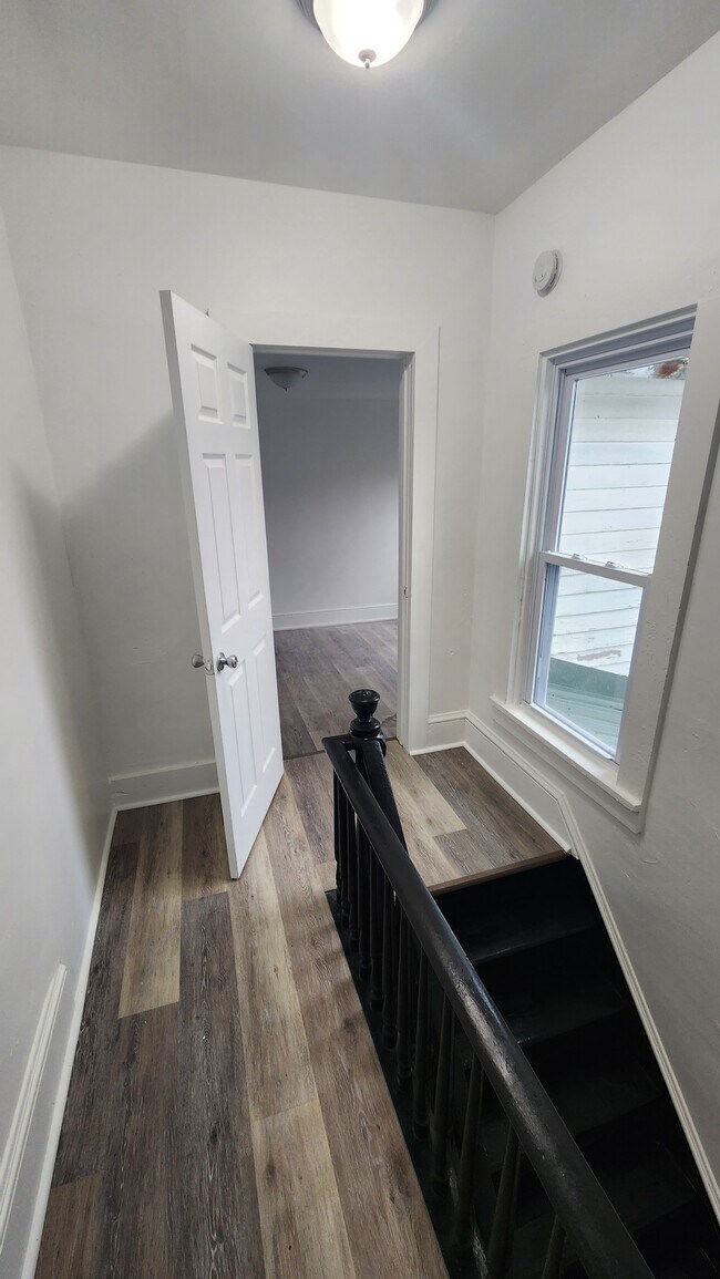 176 W 2nd St Apartments Unit Upper Dunkirk, NY