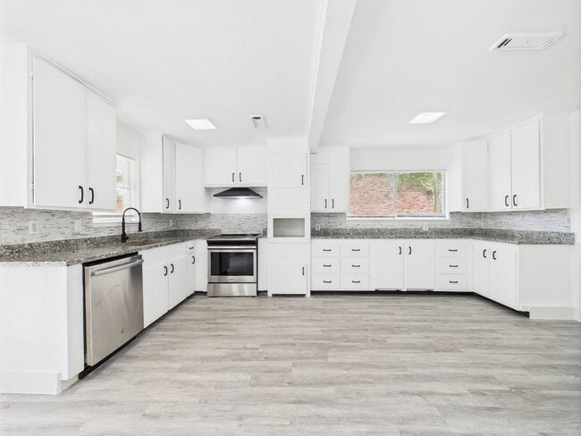 Photo - 5814 Fontenelle Dr