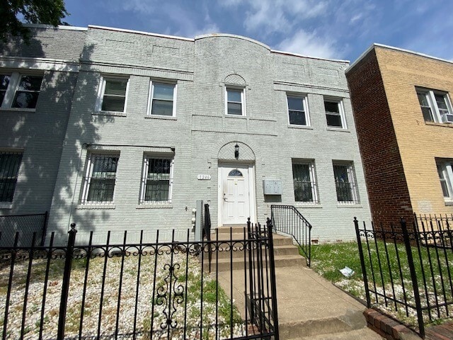 Building Photo - 1246 Queen St NE Unit 3 Rental