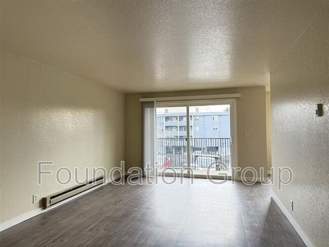 Photo - 938 N 100th St