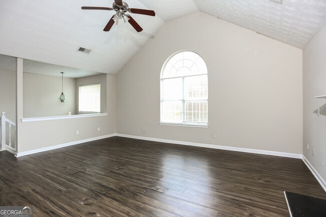 Photo - 680 Escalade Dr