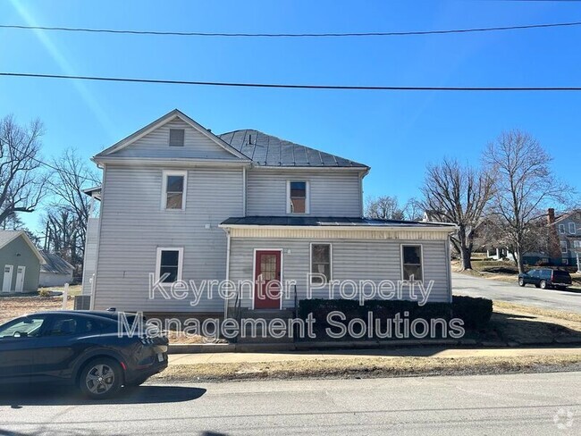 Building Photo - 618 W 11th St Unit A Rental