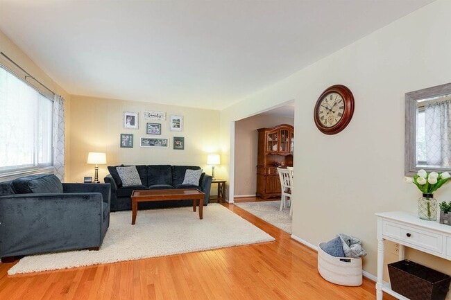 Photo - 4992 Swinton Dr