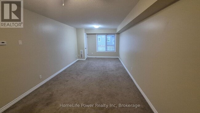 Photo - 225 Riddell St