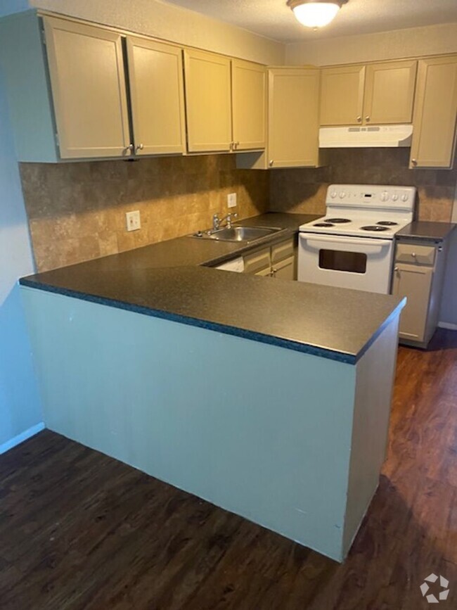 Building Photo - 2 Bedroom 1 Bathroom - Located At Lakewood... Unit 02 Rental