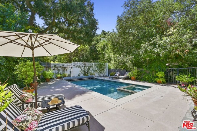 Photo - 1430 Bonnell Dr