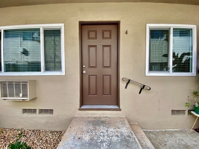 Photo - Beautifully Upgraded 1 Bedroom / 1 Bathroom Apartment Available Now! Unit 4