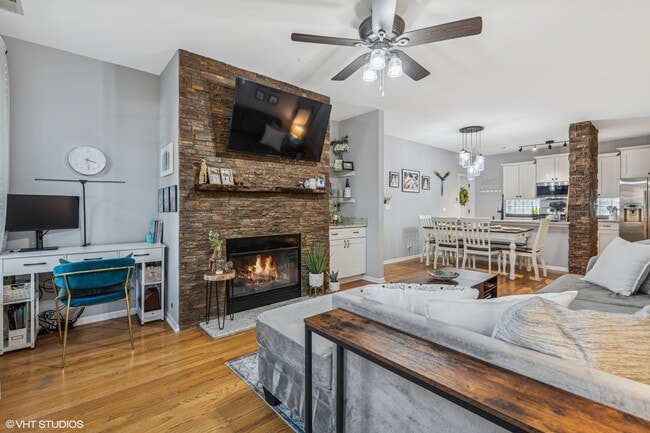 Photo - 301 W Goethe St Unit 302