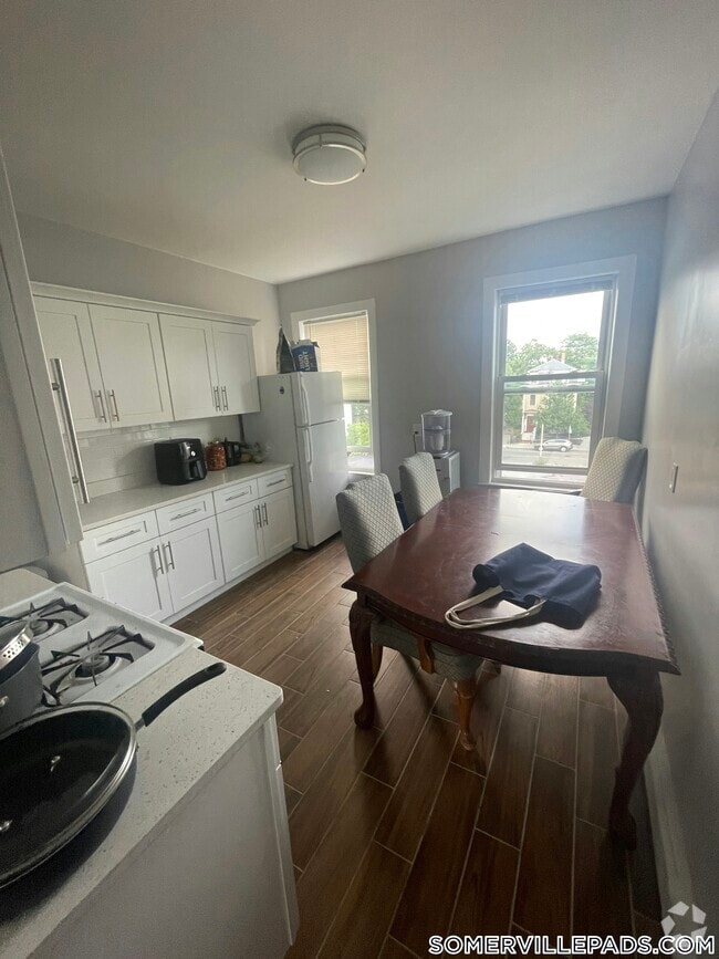 Building Photo - 11 Houghton St Unit 3 Rental