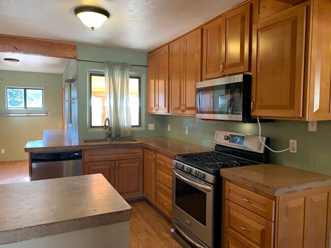 Photo - Splendid 4 Bedroom, 1.5 Bath Home Near Kirtland AFB! Available Now!