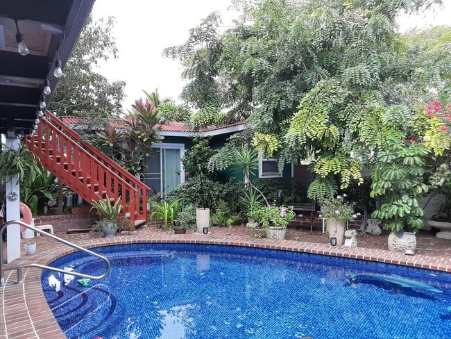 Photo - 278 Kaha St Unidad 2nd story w/ huge deck