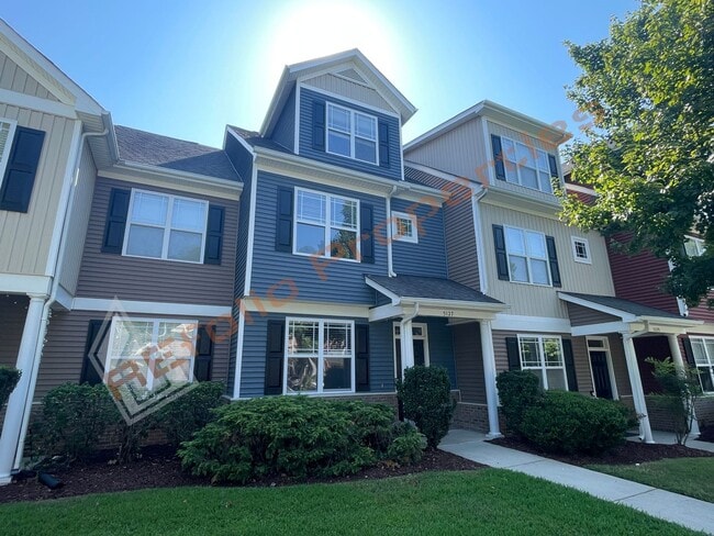 Building Photo - Great Location! 3 Story, 3 Bedrooms, 3.5 B... Rental