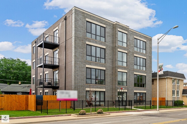 Building Photo - 8631 Grand Ave Rental