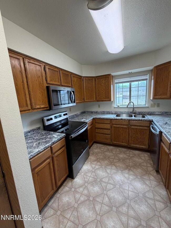 Photo - 409 Burntwood St