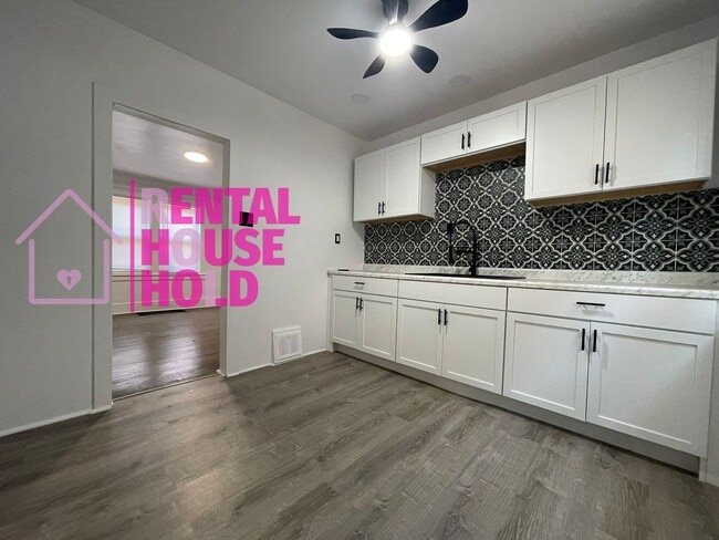 Photo - 2696 Pasadena St Apartment Unit Lower