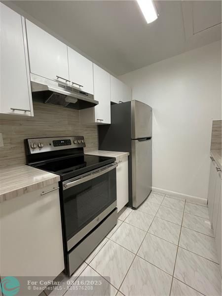 Photo - 121 Fanshaw C Condo