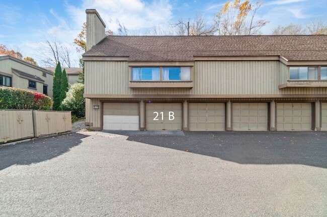 Photo - 21 Heritage Vlg