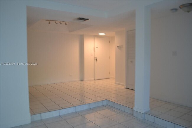 3670 Inverrary Dr Unit 2D