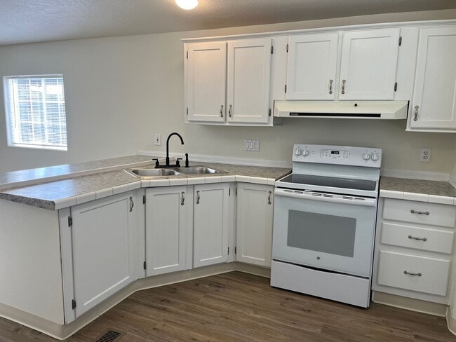 Photo - ***2 BEDROOM/1 BATH - CORNER LOT - CORDES LAKES***