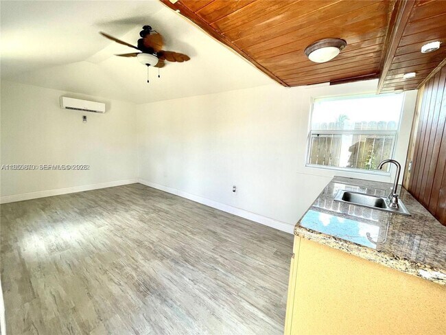 Photo - 7150 Coolidge St