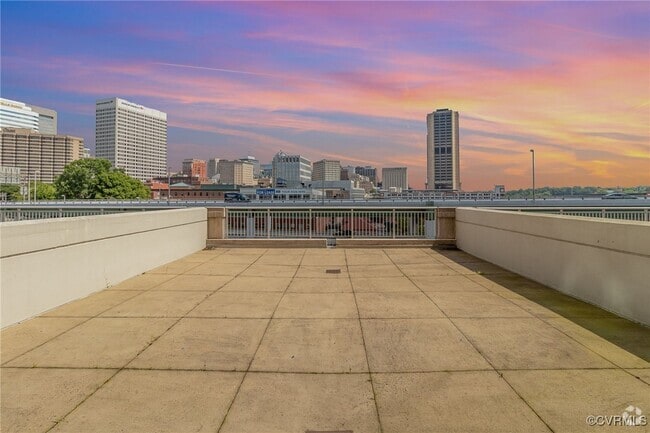 Building Photo - 301 Virginia St Rental