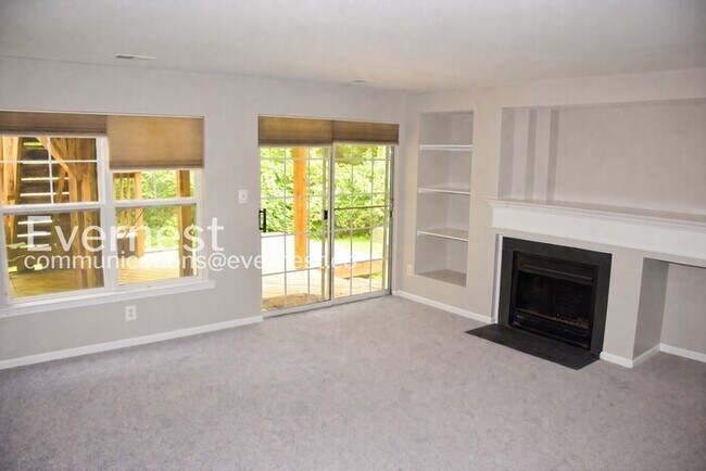 Photo - 3 Bed, 2.5 Bath Townhome with Modern Amenities / Available Soon!