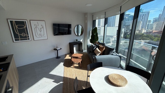 Photo - 121 NE 5th St Unidad SI FL18-ID1505780P