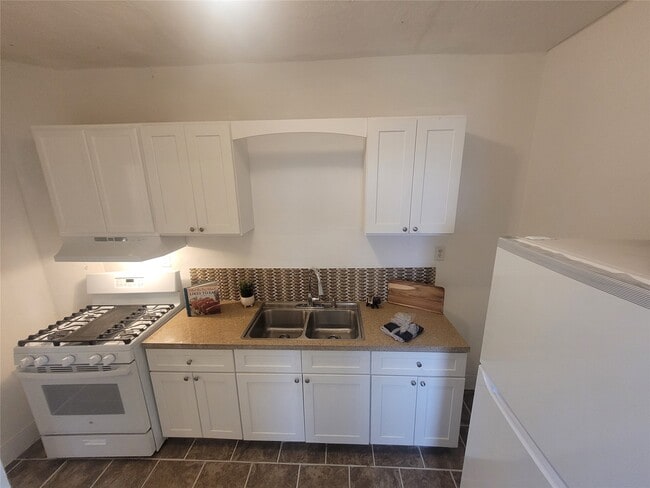 Photo - 1415 Lombardy St