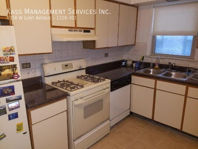 Building Photo - 1318 W Lunt Ave Unit 1318-301
