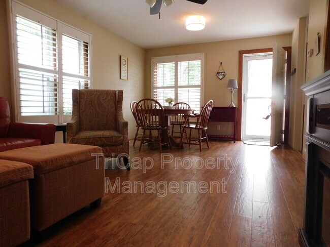 Photo - 122 Carmichael Ct