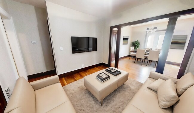 Photo - 100 Laburnam Crescent Unit 1