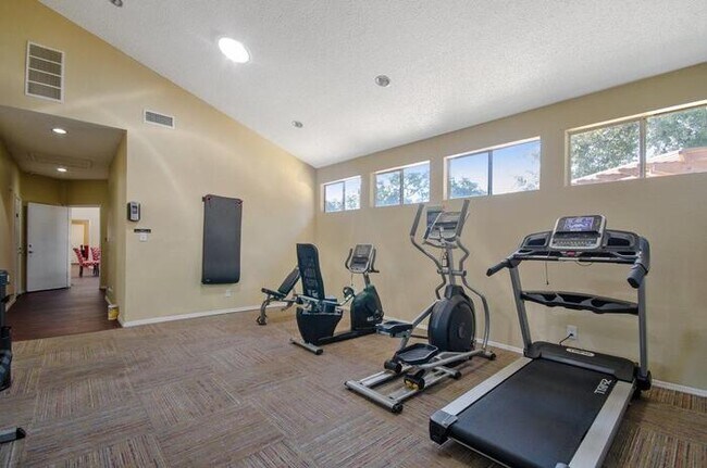 Photo - 8901 Meadowbrook Blvd Unidad b3