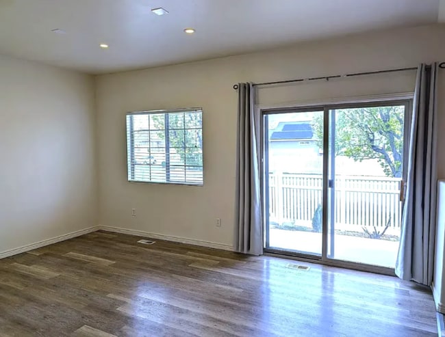 Photo - 4 bedroom/3.5 bathroom Townhome in Lehi