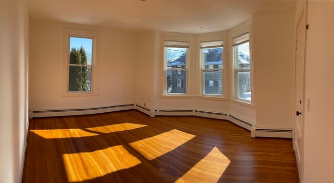 Building Photo - 17 Jersey St. Unit #2 Second floor Rental