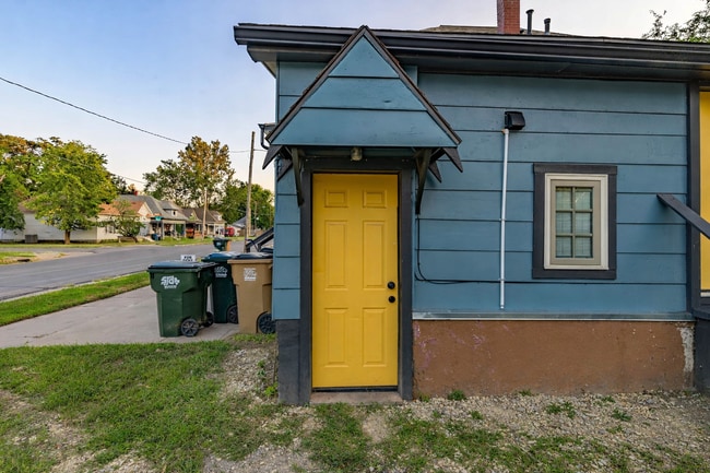 Building Photo - 128 E 10th Ave