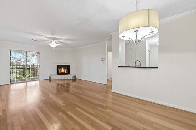 Building Photo - 970 Sidney Marcus Blvd NE Unit 2B2B end