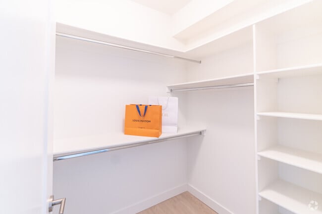 2BR, 2BA - 1,129 SF