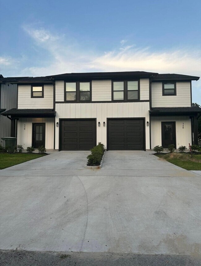 Building Photo - 340 N 9th St