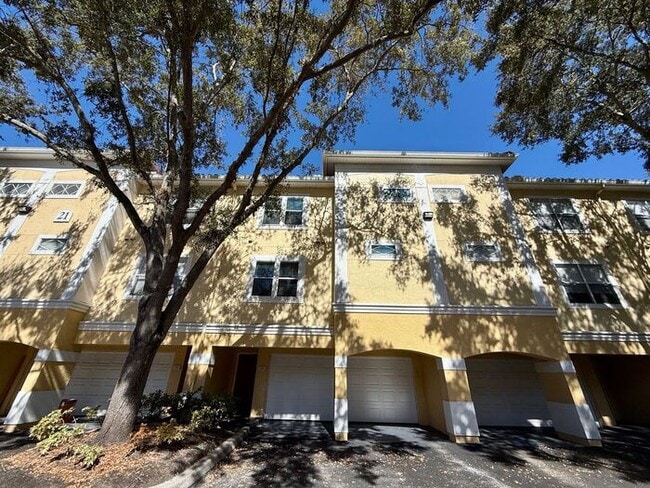 Building Photo - Immaculately updated 3/2.5 Three-Story Maitland Condo in Visconti!