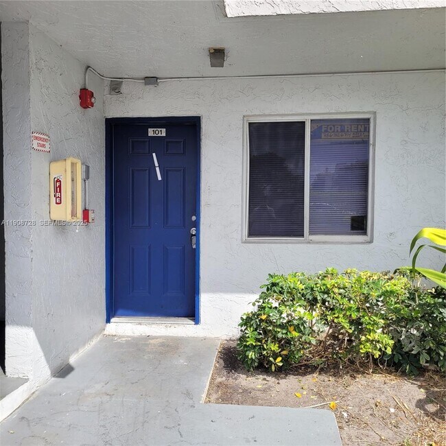 Photo - 8540 N Sherman Cir Unit 101